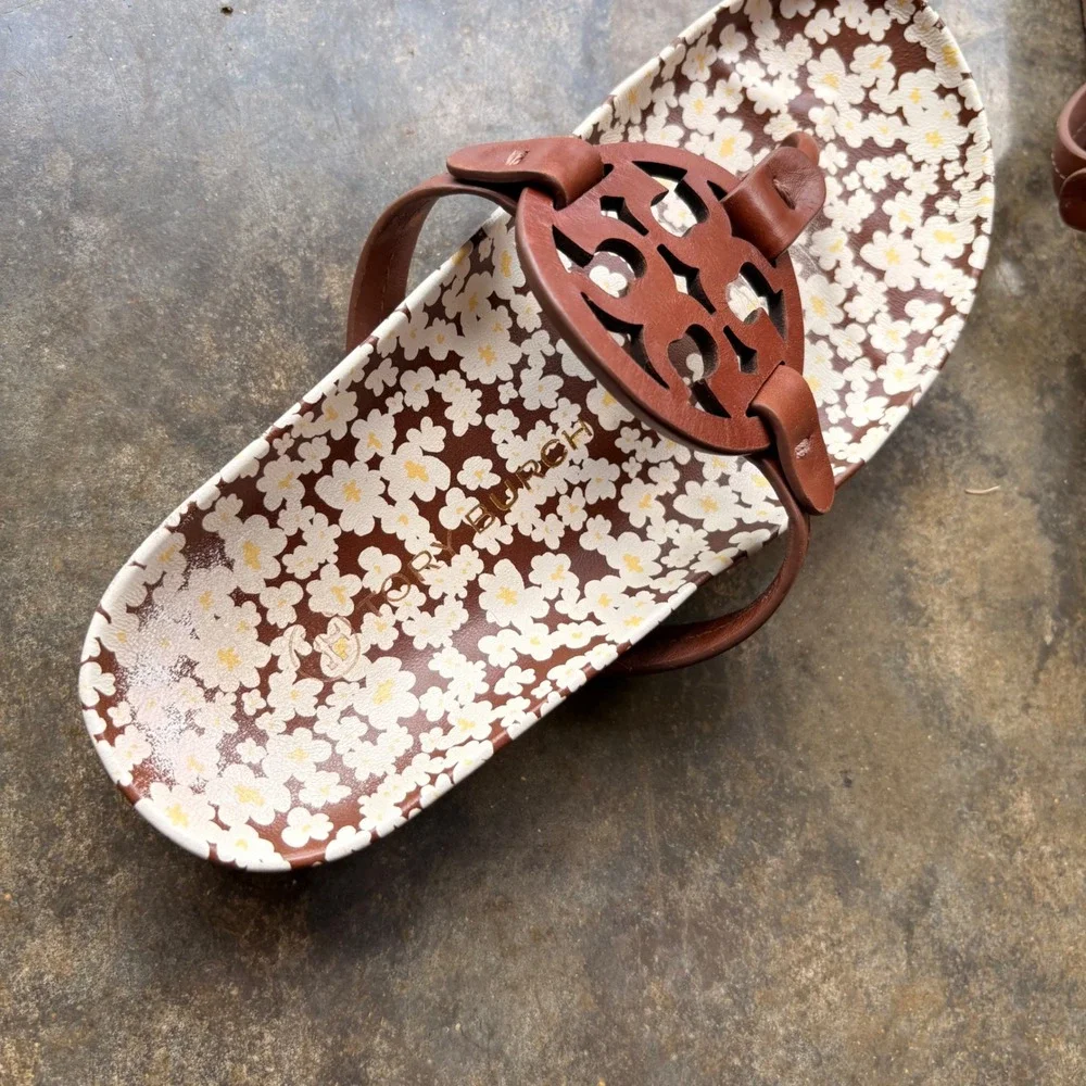 Tory‎ Burch Miller Cloud Sandals Brown White Daisy Floral Logo Thong Slides 6.5M